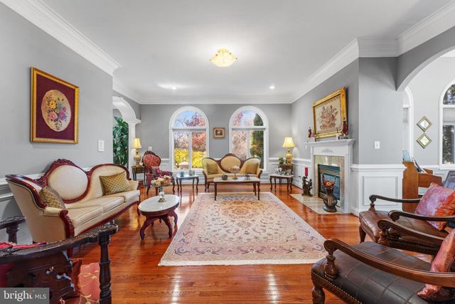 627 WALKER RD, Great Falls, VA 22066