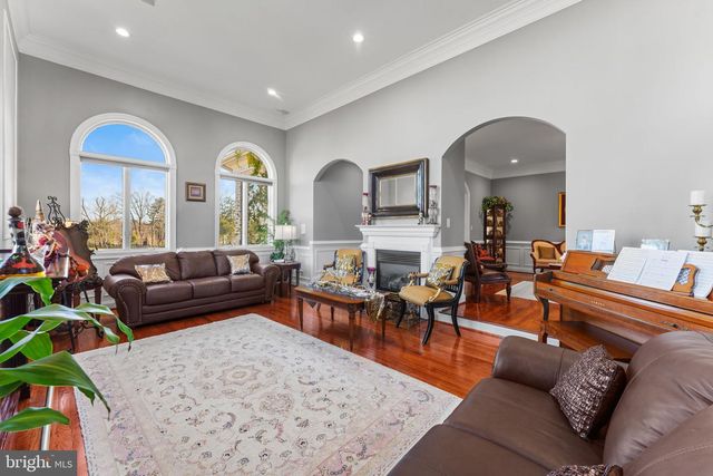 627 WALKER RD, Great Falls, VA 22066