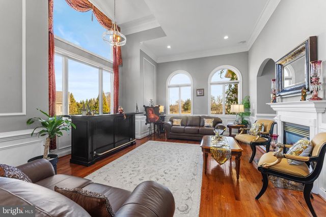 627 WALKER RD, Great Falls, VA 22066