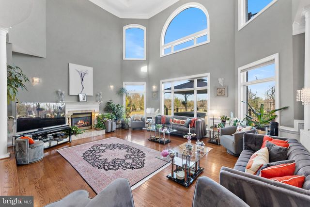 627 WALKER RD, Great Falls, VA 22066