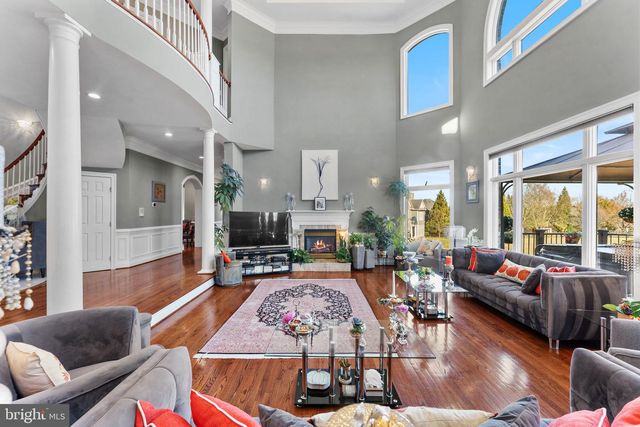 627 WALKER RD, Great Falls, VA 22066