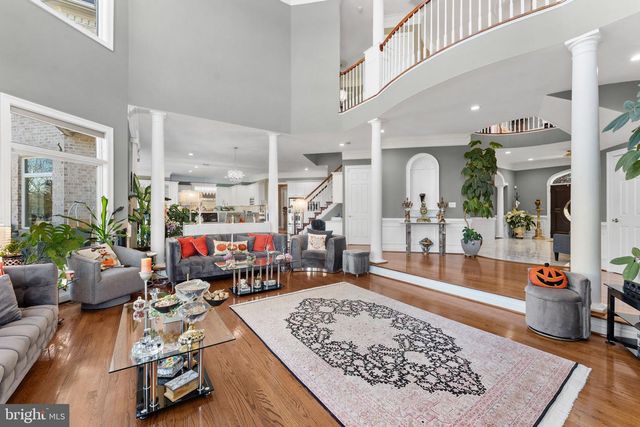 627 WALKER RD, Great Falls, VA 22066