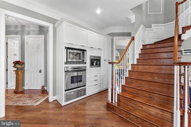 627 WALKER RD, Great Falls, VA 22066