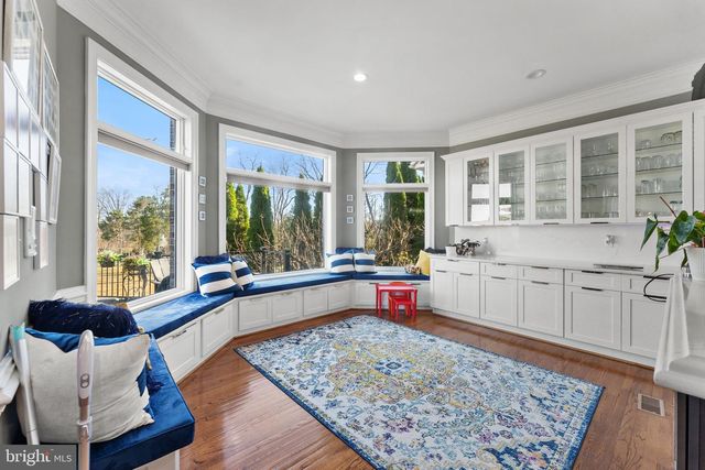 627 WALKER RD, Great Falls, VA 22066