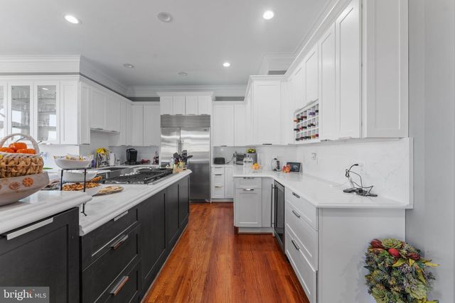 627 WALKER RD, Great Falls, VA 22066