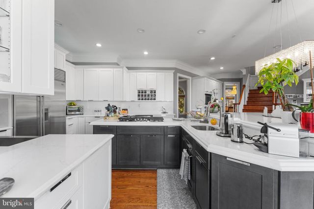 627 WALKER RD, Great Falls, VA 22066