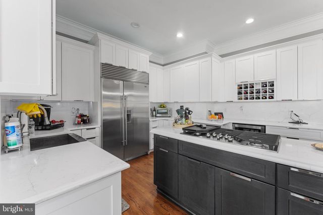 627 WALKER RD, Great Falls, VA 22066