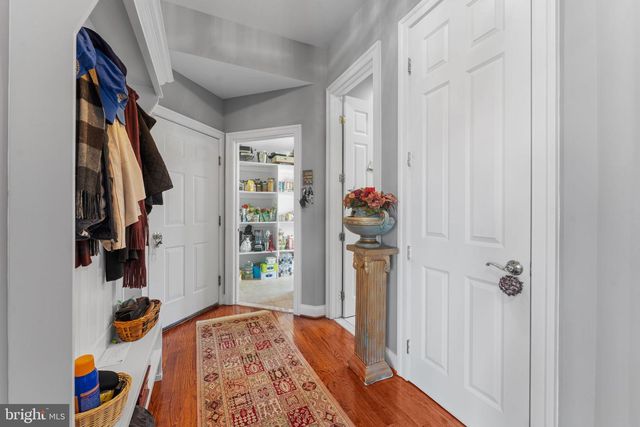 627 WALKER RD, Great Falls, VA 22066