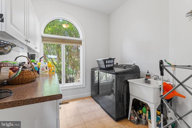 627 WALKER RD, Great Falls, VA 22066