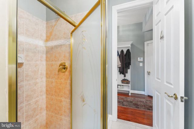 627 WALKER RD, Great Falls, VA 22066