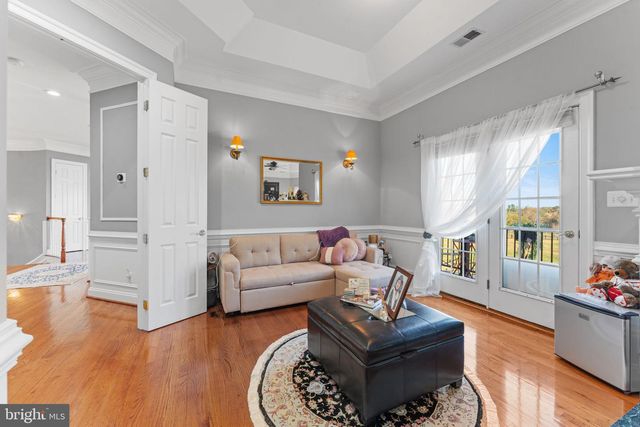 627 WALKER RD, Great Falls, VA 22066