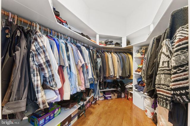 627 WALKER RD, Great Falls, VA 22066