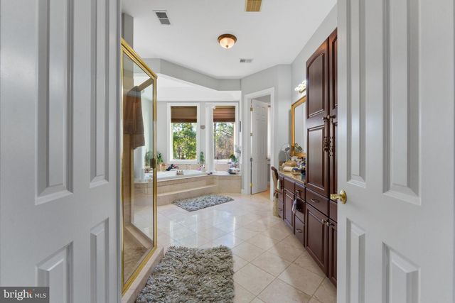 627 WALKER RD, Great Falls, VA 22066