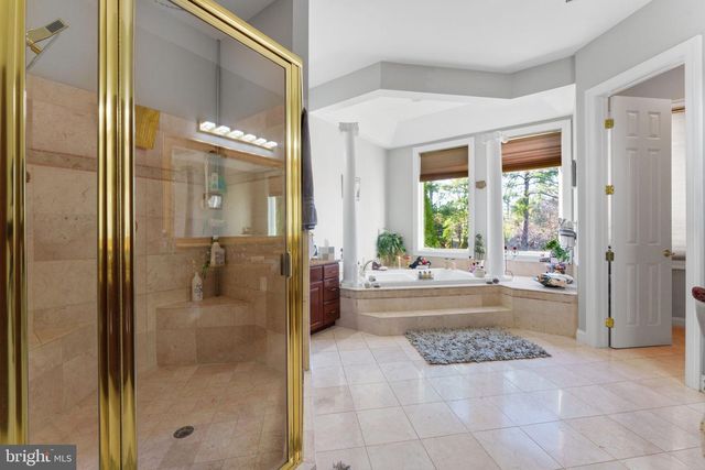 627 WALKER RD, Great Falls, VA 22066