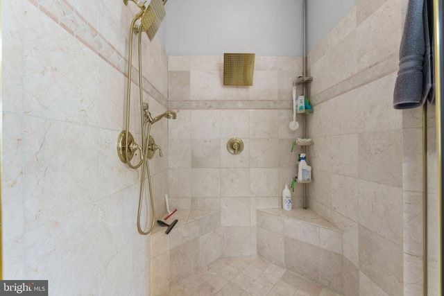 627 WALKER RD, Great Falls, VA 22066