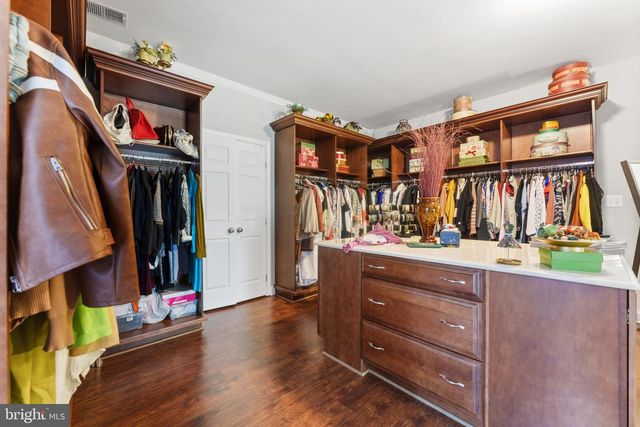 627 WALKER RD, Great Falls, VA 22066