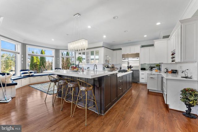 627 WALKER RD, Great Falls, VA 22066