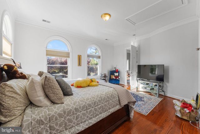 627 WALKER RD, Great Falls, VA 22066