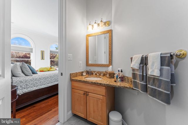 627 WALKER RD, Great Falls, VA 22066