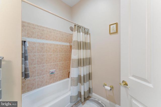 627 WALKER RD, Great Falls, VA 22066