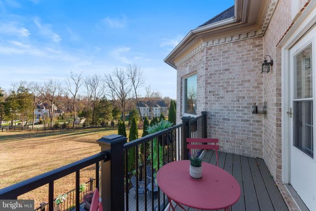 627 WALKER RD, Great Falls, VA 22066