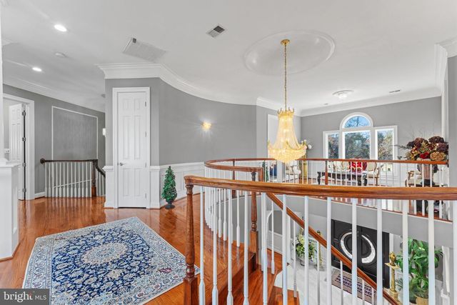 627 WALKER RD, Great Falls, VA 22066