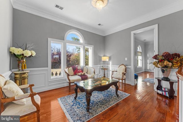 627 WALKER RD, Great Falls, VA 22066