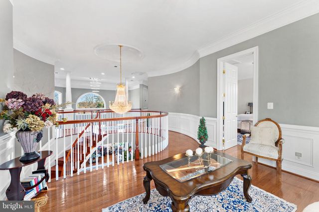 627 WALKER RD, Great Falls, VA 22066