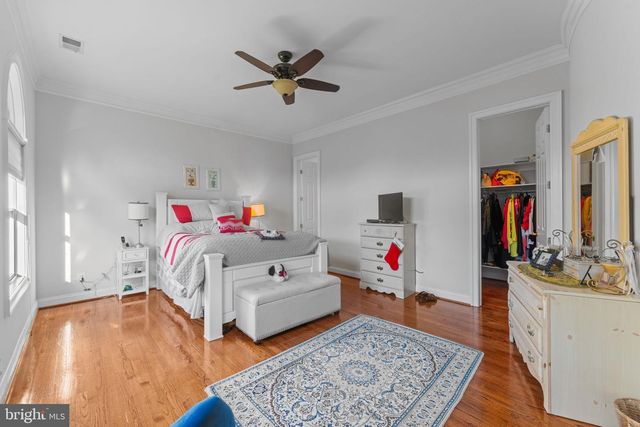 627 WALKER RD, Great Falls, VA 22066