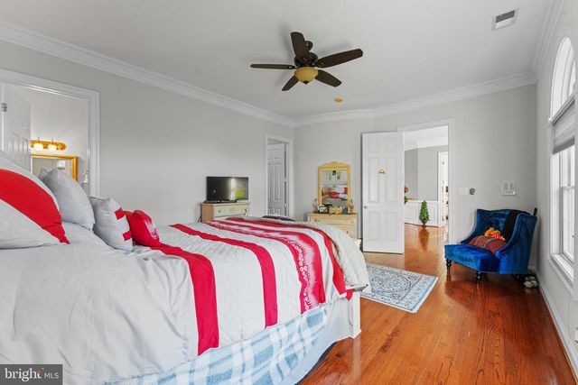 627 WALKER RD, Great Falls, VA 22066