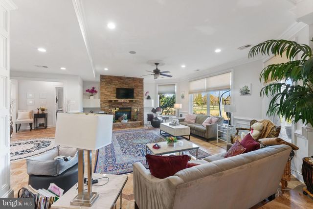 627 WALKER RD, Great Falls, VA 22066