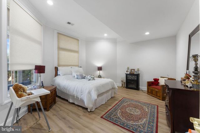 627 WALKER RD, Great Falls, VA 22066