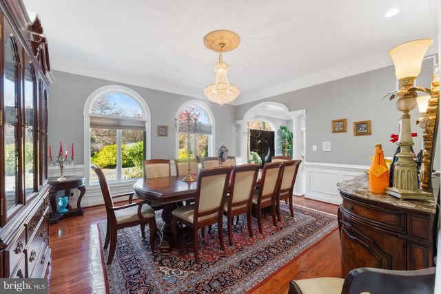 627 WALKER RD, Great Falls, VA 22066