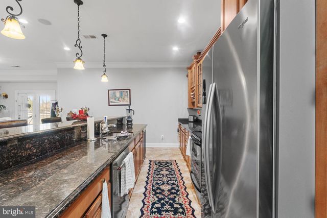 627 WALKER RD, Great Falls, VA 22066