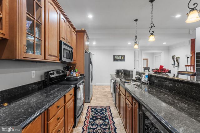 627 WALKER RD, Great Falls, VA 22066