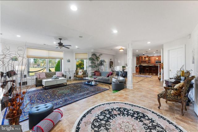 627 WALKER RD, Great Falls, VA 22066