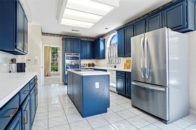 1113 Hunters Creek Drive, Carrollton, TX 75007