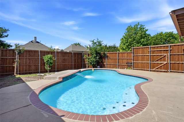 1113 Hunters Creek Drive, Carrollton, TX 75007