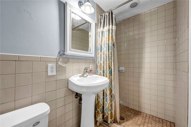 3225 Comanche Road, Bethel Park, PA 15241