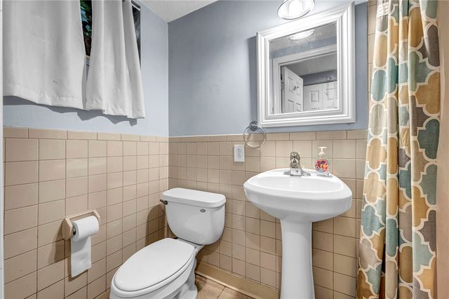 3225 Comanche Road, Bethel Park, PA 15241