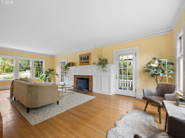 6154 Se TAYLOR Ct, Portland, OR 97215
