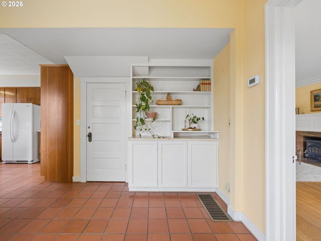 6154 Se TAYLOR Ct, Portland, OR 97215