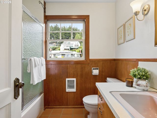 6154 Se TAYLOR Ct, Portland, OR 97215