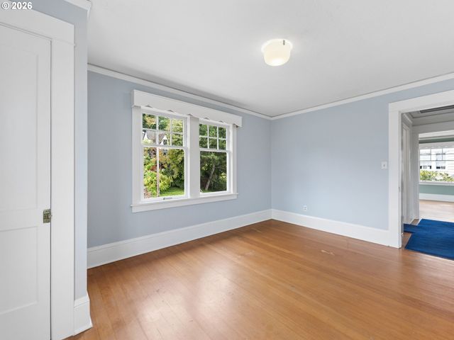 6154 Se TAYLOR Ct, Portland, OR 97215