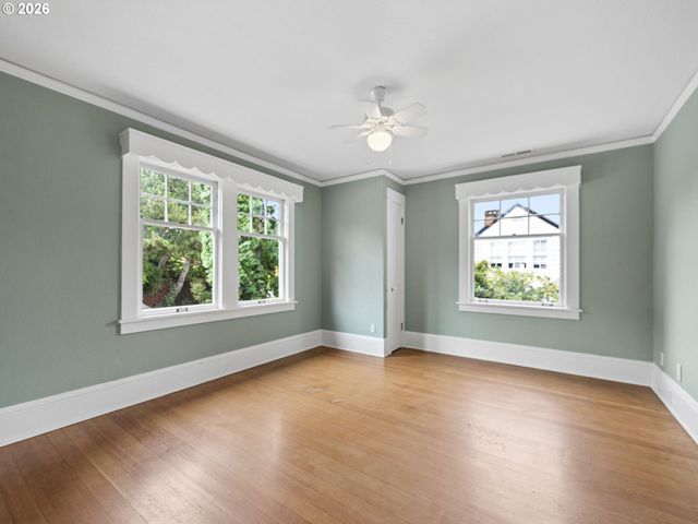 6154 Se TAYLOR Ct, Portland, OR 97215