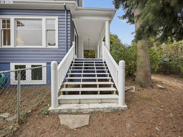 6154 Se TAYLOR Ct, Portland, OR 97215