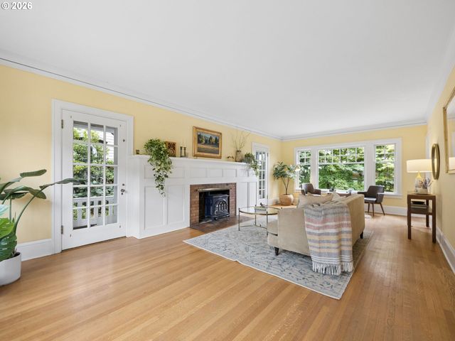 6154 Se TAYLOR Ct, Portland, OR 97215