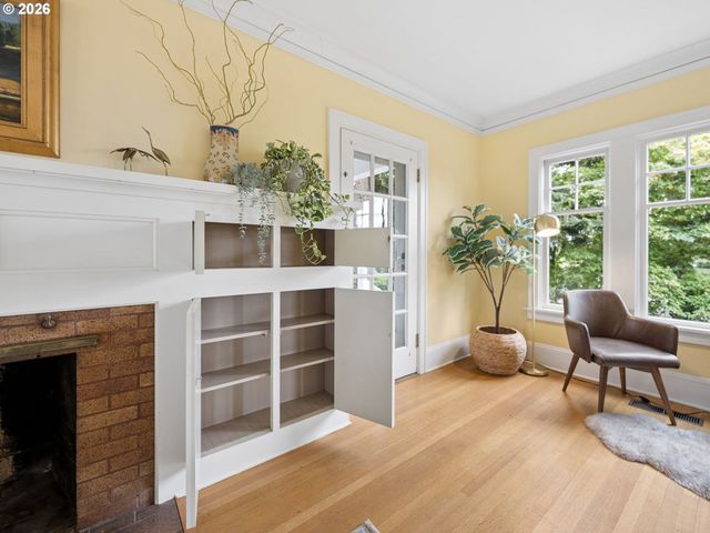 6154 Se TAYLOR Ct, Portland, OR 97215