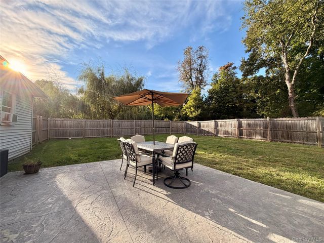 15 Countryman Lane, Wallkill, NY 12589