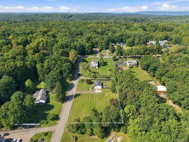 15 Countryman Lane, Wallkill, NY 12589